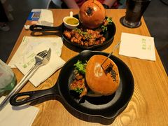 秘制照烧鸡腿堡-龙治汉堡(中华城店)