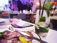 -樱花里音乐餐吧·牛扒椰子鸡(东圃店)