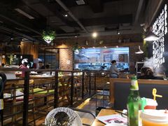 大堂-洪氏嗨捞·广东猪肚鸡·椰子鸡火锅(西咸万象城店)
