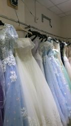 -觅白婚纱礼服馆