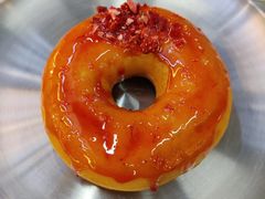 牛乳草莓甜甜圈-禾沐·轻食·面包·咖啡