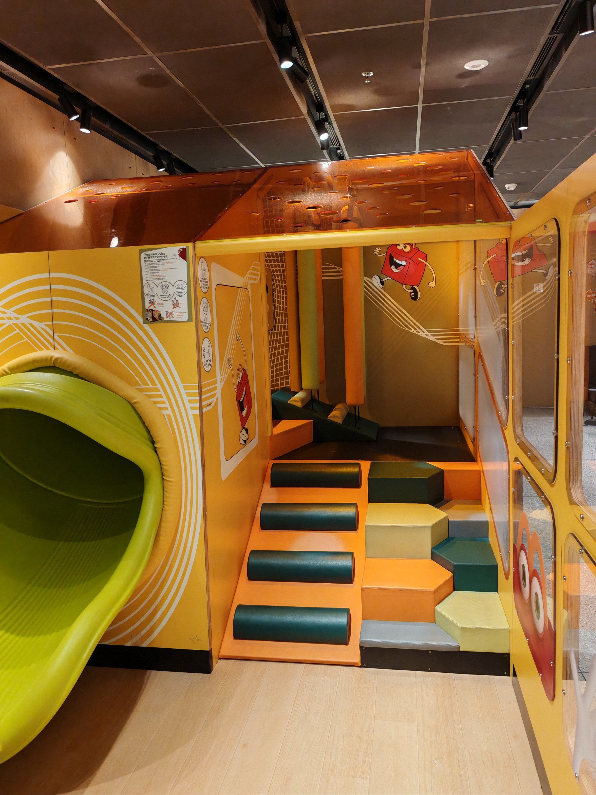 “可以不穿裙子了”空姐原来这么无奈