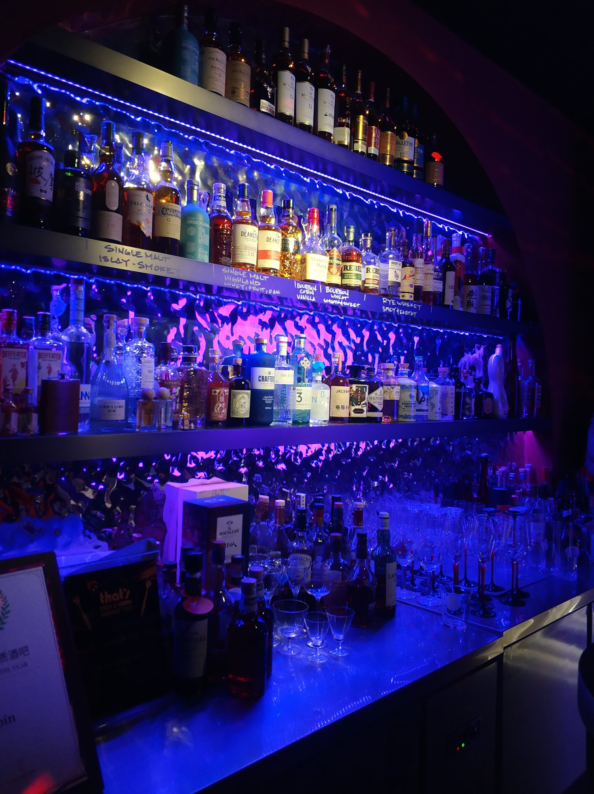 n
一走进旋spin酒吧,我就被那里的氛围深深吸引了