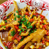 很容易脱骨吸入口中。油浸鱼的鱼肉也很鲜嫩，好吃爱吃