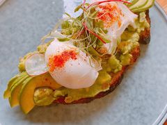 牛油果温泉蛋吐司-O'mills Sourdough Bakery&Bistro(永嘉路店)
