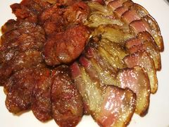 腊肉香肠拼盘-幸福树餐厅