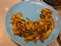 野芫荽炒牛肝菌-半山腰·云南菜(侨福芳草地店)