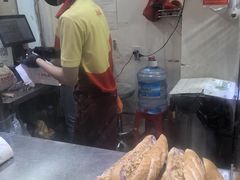 -Bánh Mì Huynh Hoa