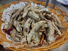 金鞭溪小鱼-老唐三下锅 ·张家界地标美食(溪布街店)