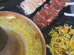 -果松木炭酸菜铜火锅·外婆参鸡汤