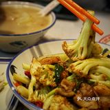 “三餸一汤，白饭任装！！”