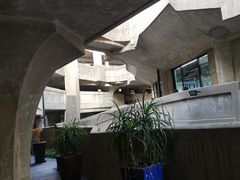 迷宫般的环境夹杂时尚店铺-1933老场坊