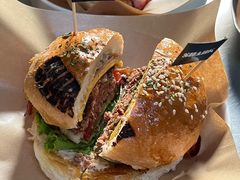 美式经典牛肉汉堡-shark burger·鲨鱼汉堡(交子大道店)