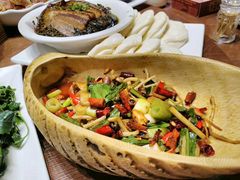 -老滇山寨•云南特色菜•地方菜•民族风情歌舞表演(金碧店)