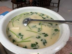 芫荽豆腐鱼头汤-蒸坊黄鳝饭(骏丰大厦店)