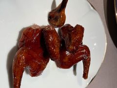 脆皮乳鸽-荣轩(新荣记环球金融中心店)