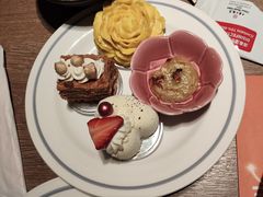 -咖啡苑自助餐厅·中国大饭店