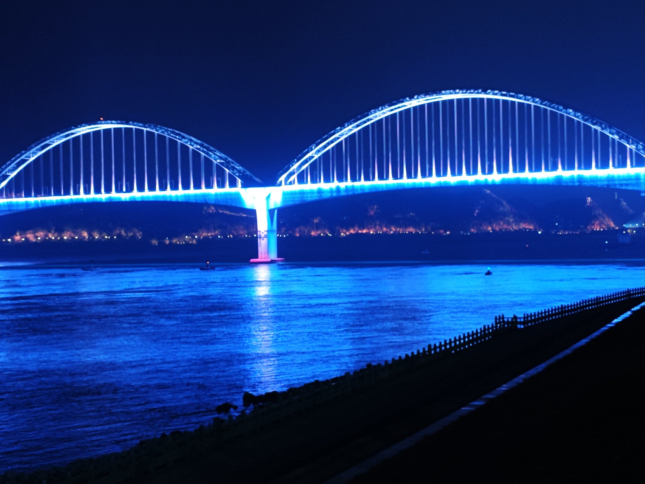 夜晚的浪漫桥景🌃