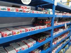 -逝水玩具折扣店