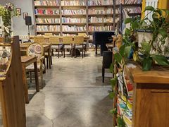 大堂-房角石咖啡与书(吉大南校店)