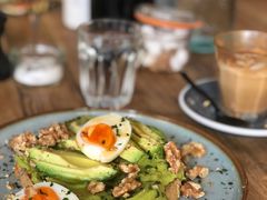 牛油果煮蛋吐司-RAC BAR(安福路店)