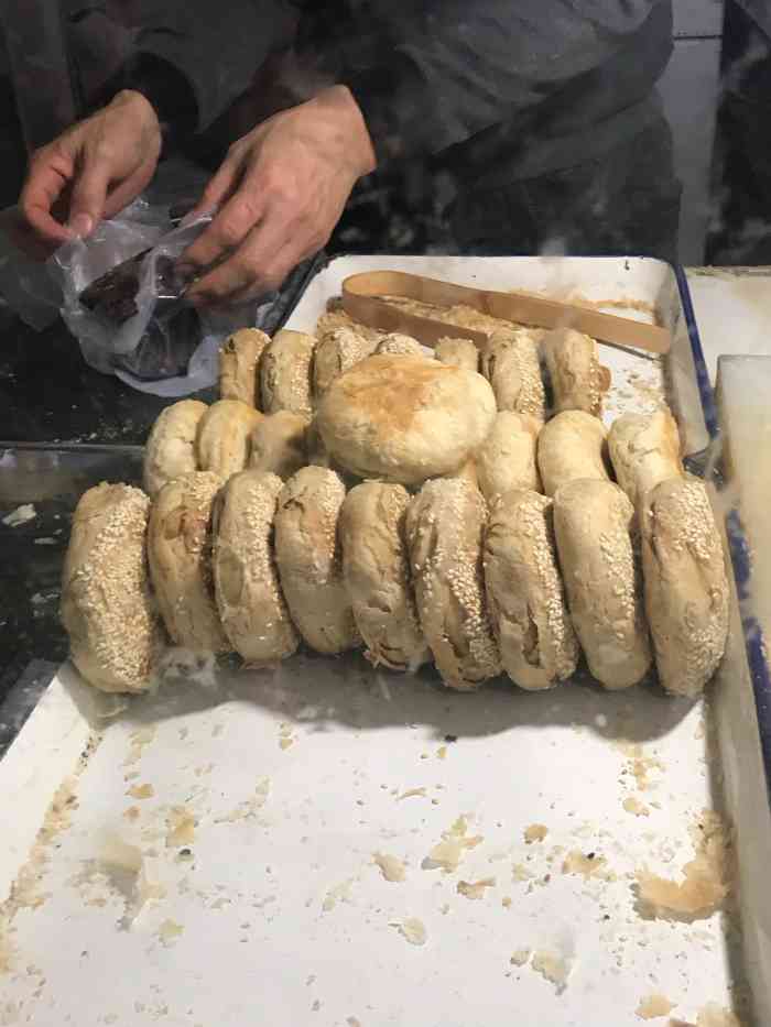 杨胖子烧饼(枫林路店)-"不错,金黄兮,酥脆兮.家门口光顾好多年了.