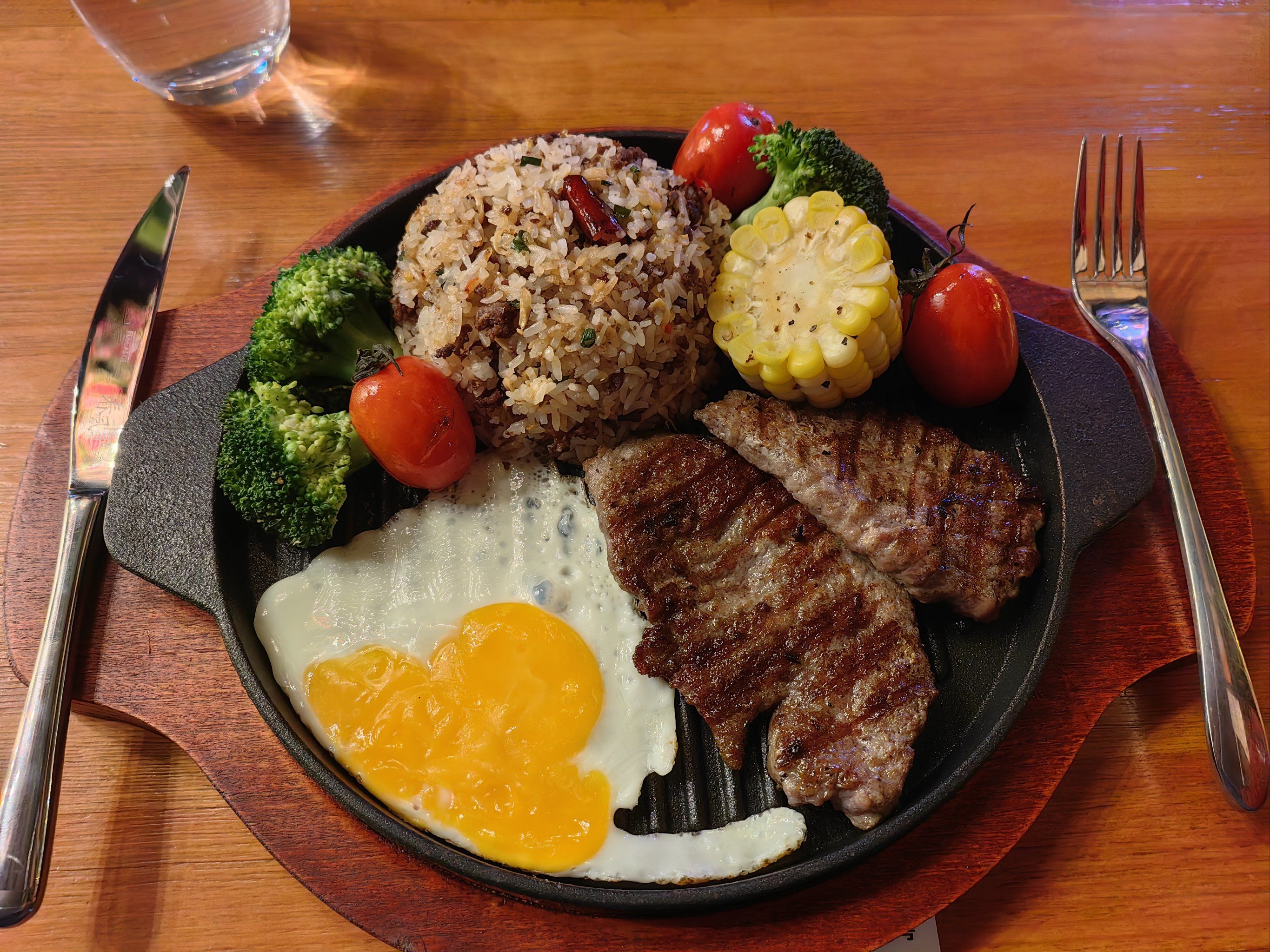 澜沧铁板牛排配饭