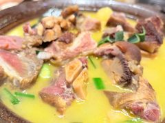 -帅巴人舅母子腊蹄民俗村
