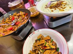 -富正毅三下锅·湘西韵味(天门山索道店)