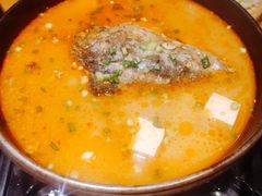 铁锅三文鱼头汤-石屋料理(南京西路店)