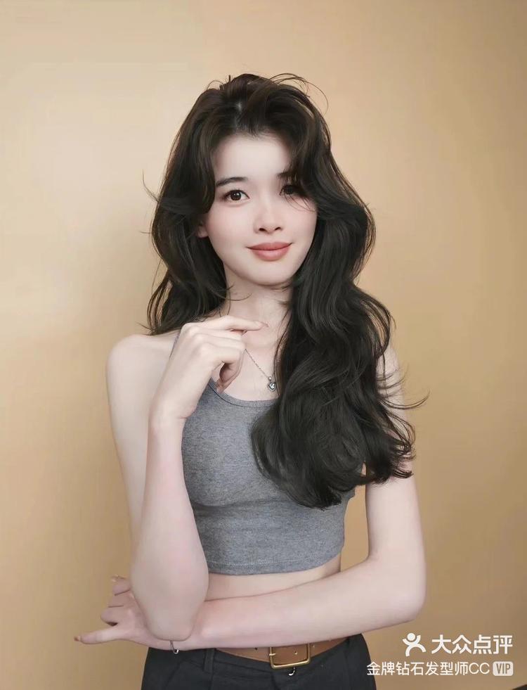 金牌钻石发型师cc 3月12日 15:58 关注 柔美气质卷发 一佳造型大融城