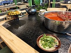 -鹿鸣山草本茶香火锅(园西路店)