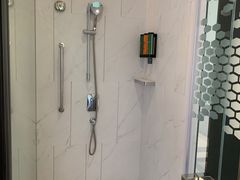 -深圳宝安体育馆希尔顿欢朋酒店