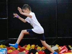 -嘿哟动霸CHUA·新潮玩运动娱乐中心·蹦床滑冰团建乐园