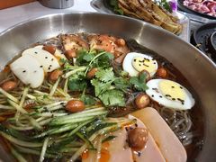 -山野的朋友露营炭火烤肉