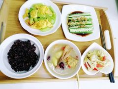 -上海雏渐肥月嫂