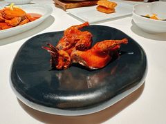 脆皮妙龄乳鸽-新荣记(BFC外滩金融中心店)