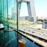 大号碱水面包配脆猪肘真棒[强]