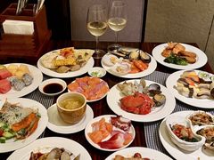 -广州万富希尔顿酒店·感趣自助餐厅·金秋蟹宴生蚝海鲜刺身
