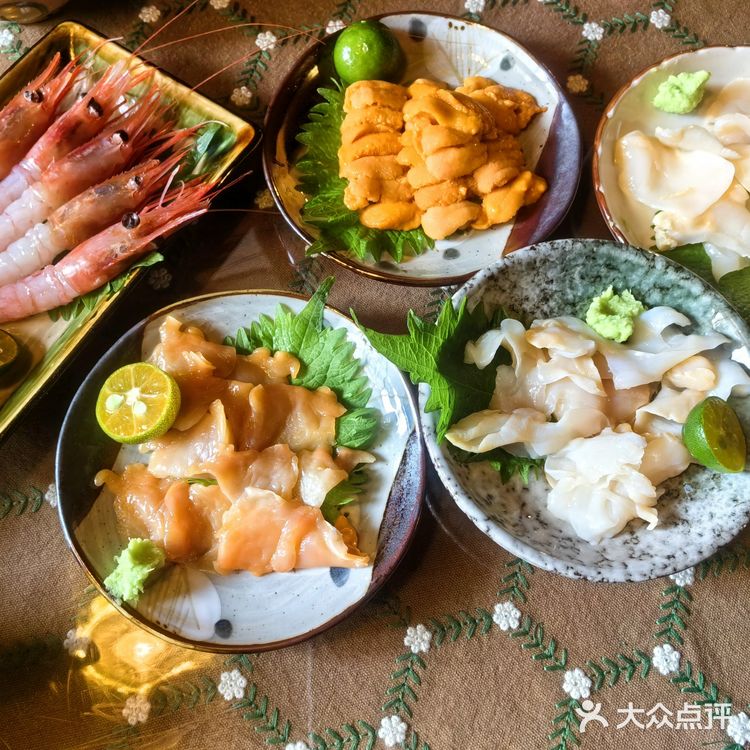 阿水的生鱼饭旗舰店是一家专注于生鱼饭的日料小店