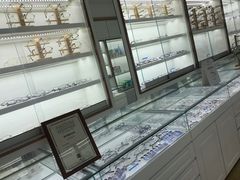 -翰佐蔡司小乐圆·依视路星趣控·暴龙眼镜折扣店