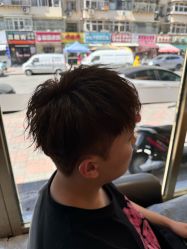 -一東造型烫发染发