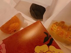 乌豆沙蛋黄酥-陶陶居饼家(惠福东路店)