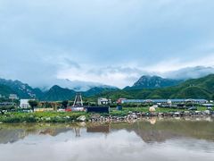 -百里峡七彩艺术小镇