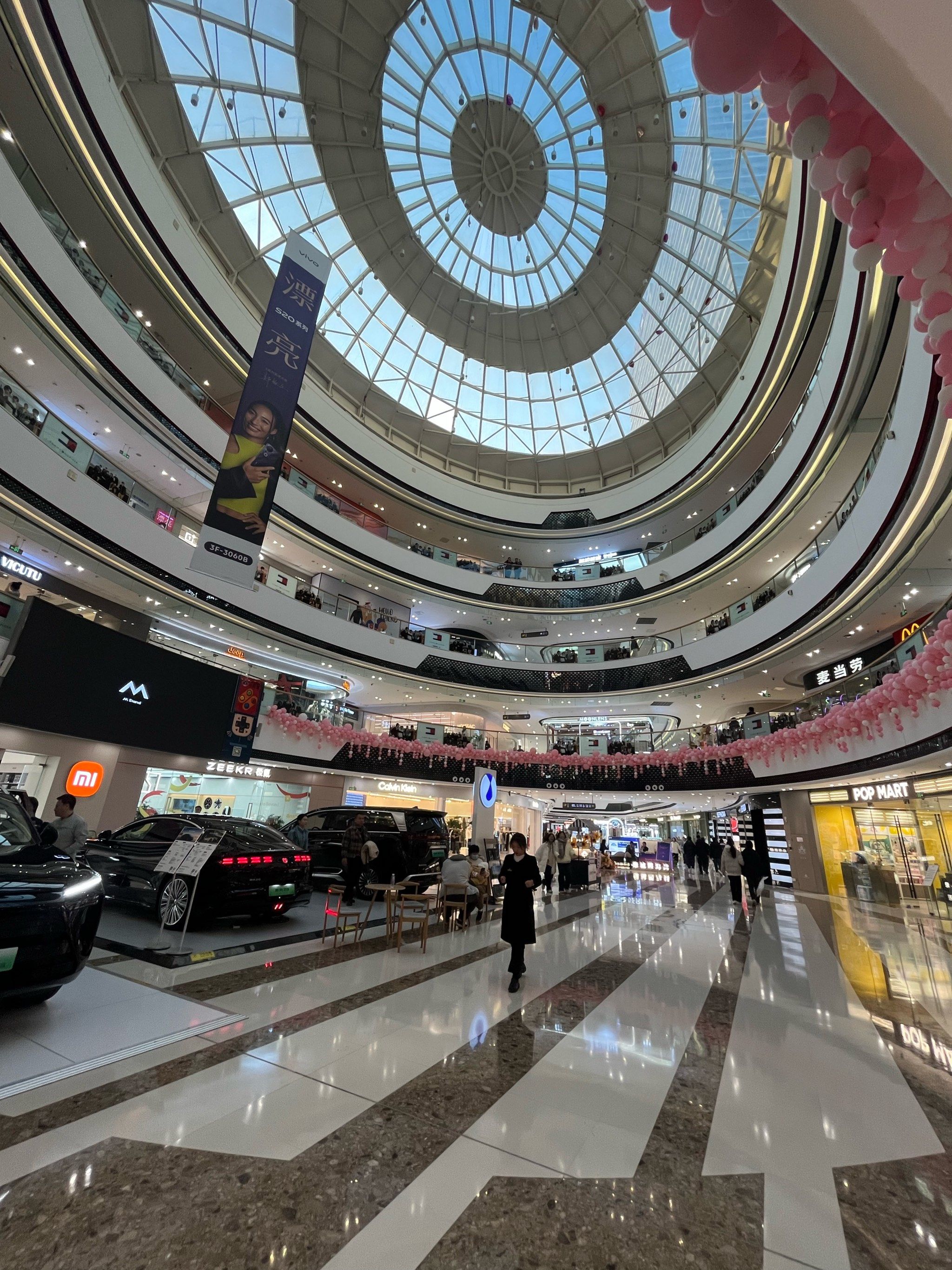 开在郊区的万达广场