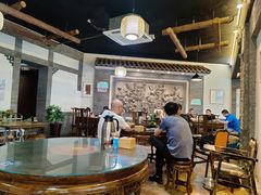 大堂-王明古法砂锅居(开化寺店)