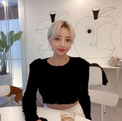 -AYO SALON