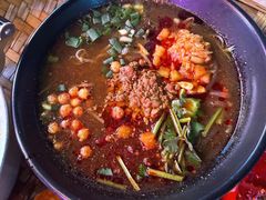 -爆炸头阿姨小四川正宗川味小吃(无任何分店)