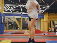 -爱蹦iBOON蹦床运动馆(江汉店)