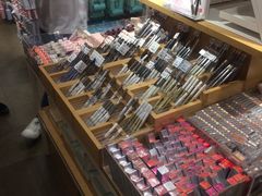 -名创优品(北京新中关购物中心地铁层店)